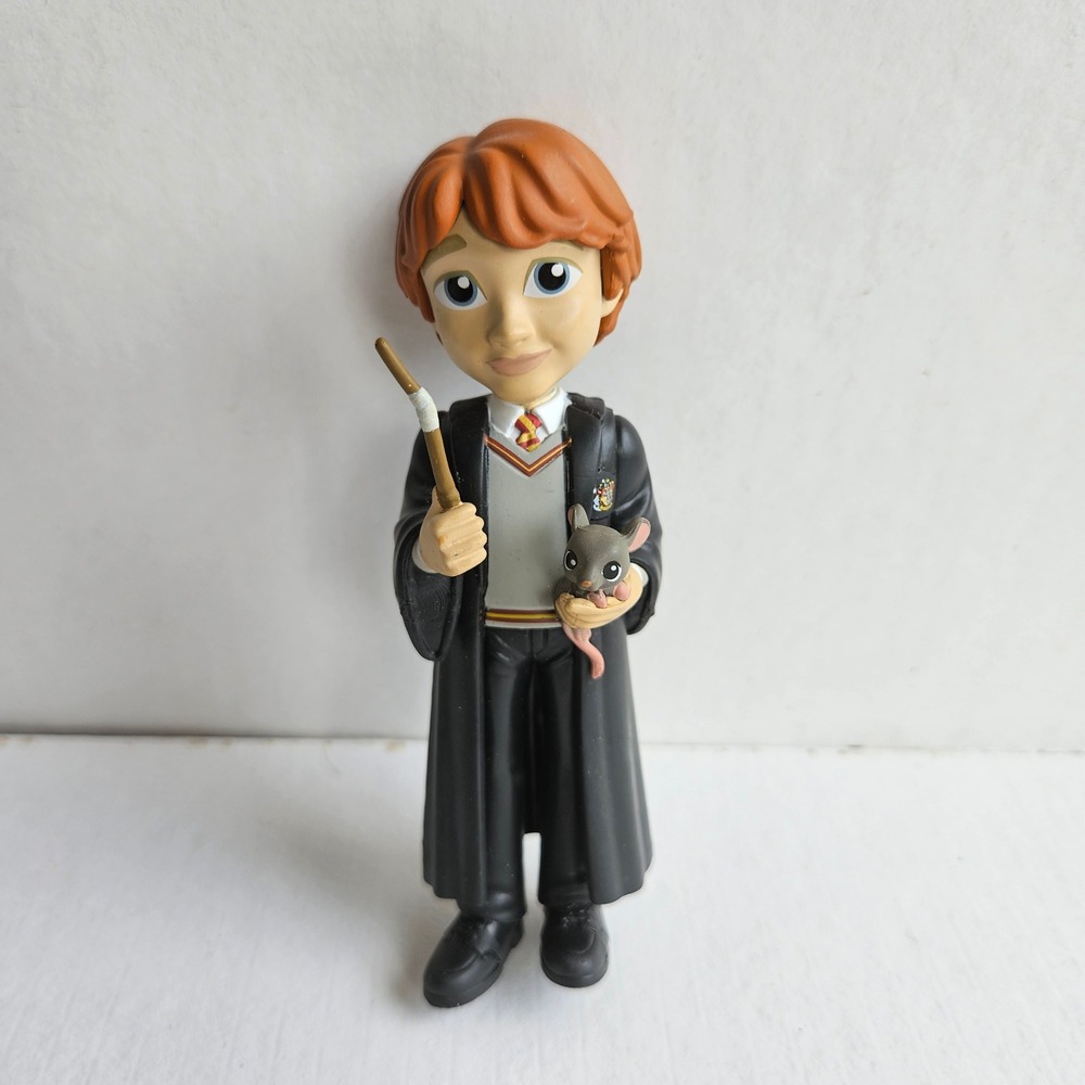 Harry Potter Ron Weasley Figurine with Scabbers and Broken Wand 4.5 Inch Figure